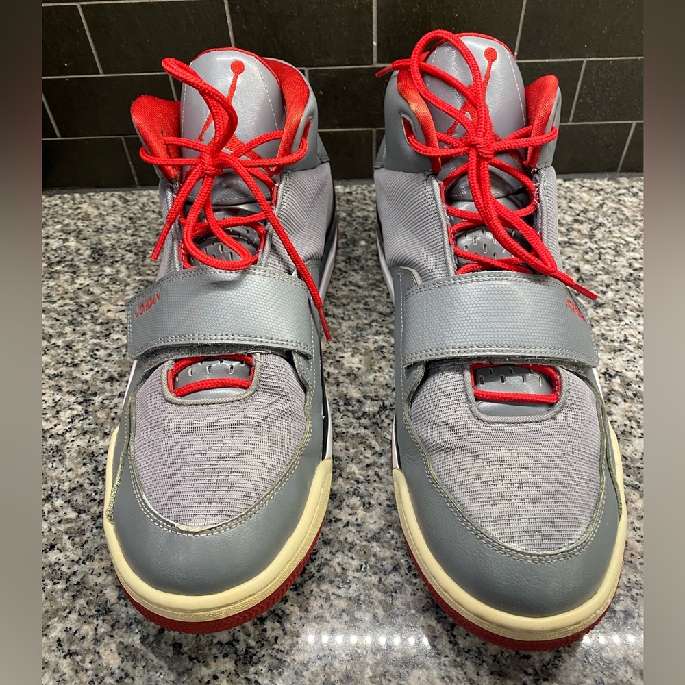 Men Jordan Flights Size 14